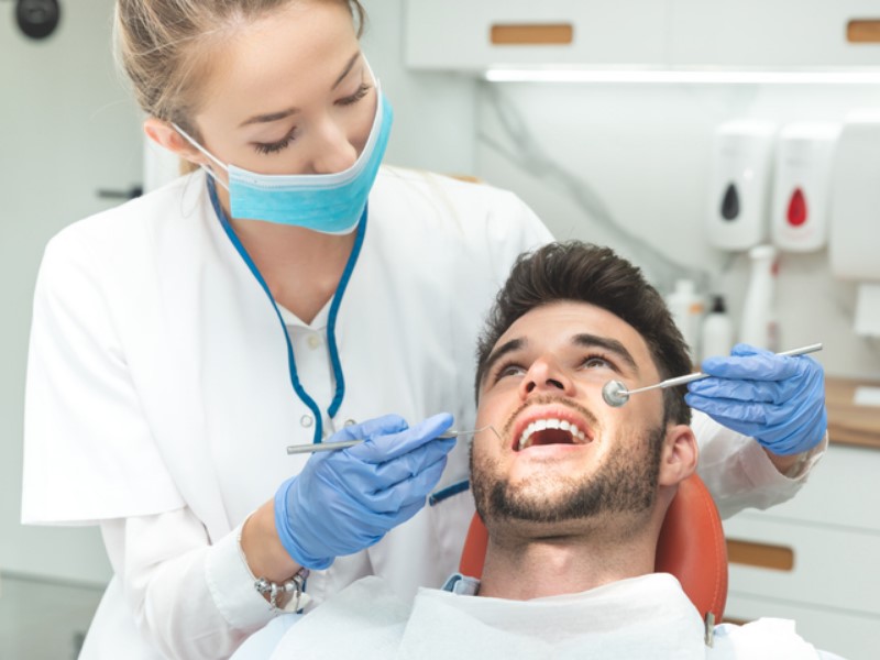 Pri izbiri zobozdravnika glejte na vrhunsko strokovnost in izkušnje.